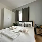Modern Apartment, Near The - El Greco No 4 *
