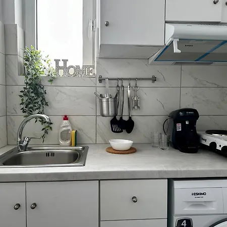 Modern In Town, Walking Distance To The - No 4 Lägenhet Kos