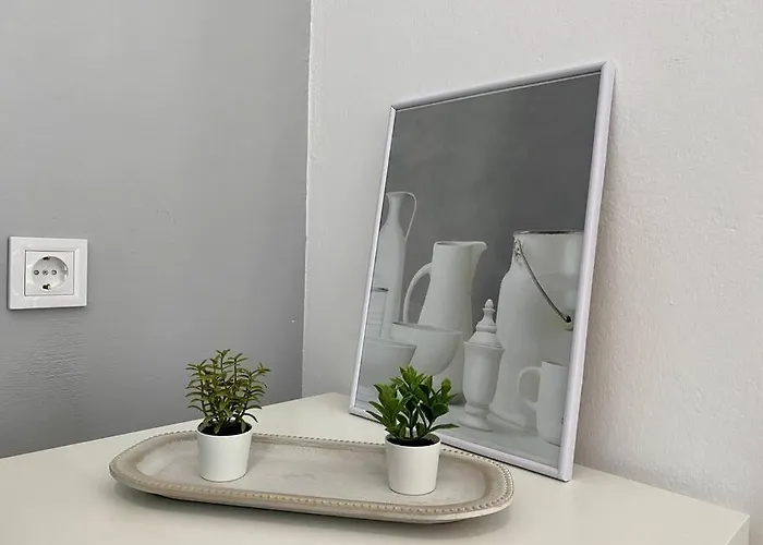 Modern In Town, Walking Distance To The - No 4 *