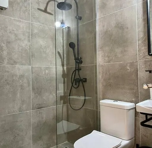 Modern In Town, Walking Distance To The - No 4 *