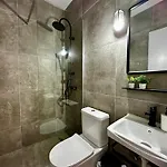 Modern In Town, Walking Distance To The - No 4 Apartament