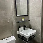 Апартаменты Modern In Town, Walking Distance To The - No 4 Кос