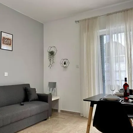Brand New Apartment, In The Heart Of '4' Daire