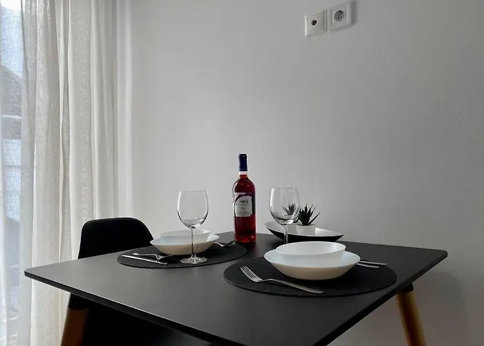 Modern In Town, Walking Distance To The - No 4 העיירה קוס