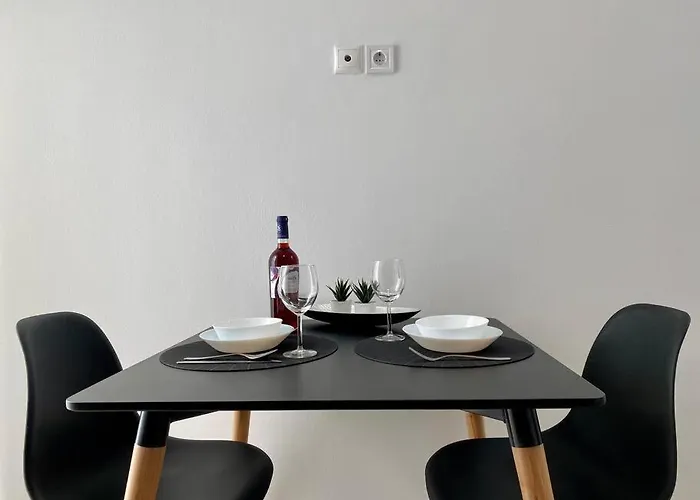 Modern In Town, Walking Distance To The - No 4 דירה