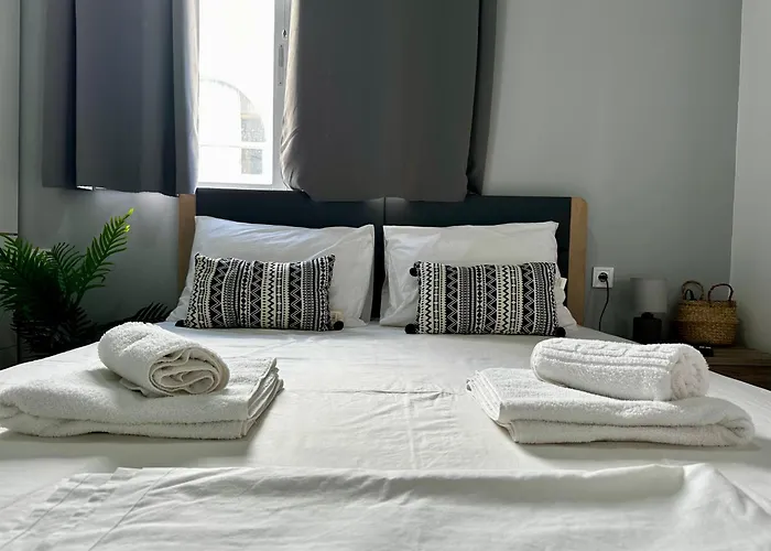 Modern In Town, Walking Distance To The - No 4 *