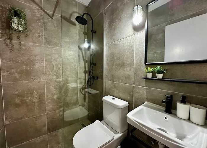 Modern In Town, Walking Distance To The - No 4 דירה